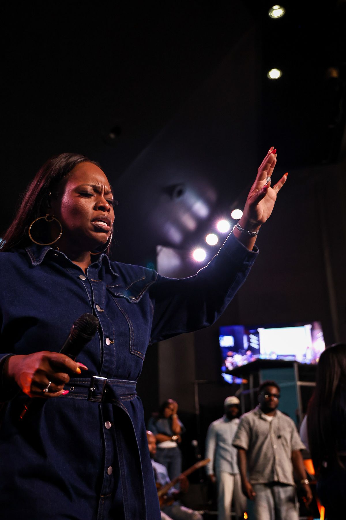 Tasha Cobbs Leonard worship